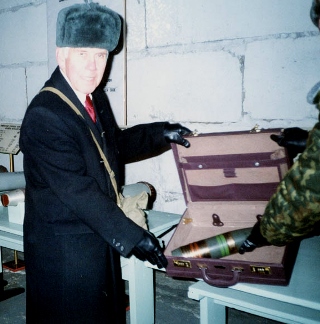 Senator Lugar demonstrates the ease with which weapons can be removed from storage facilities